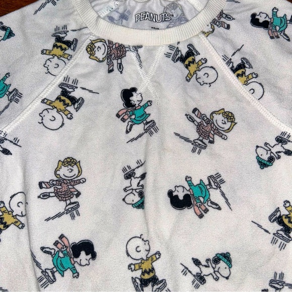 Super soft and adorable girls peanuts sweater - Picture 2 of 3